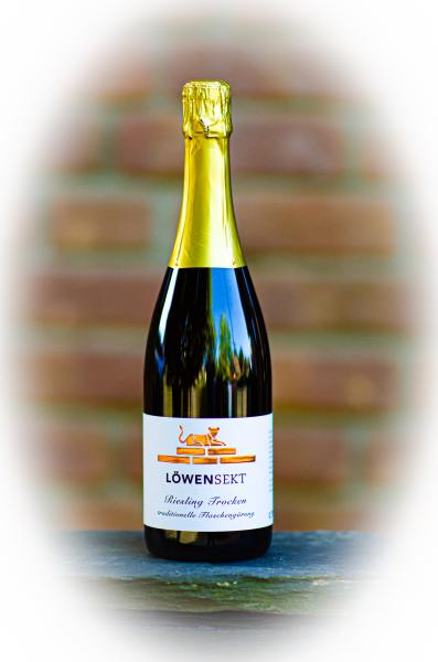 2022 LöwenSekt Riesling trocken traditionelle Flaschengärung (AWC VIENNA SILVER)